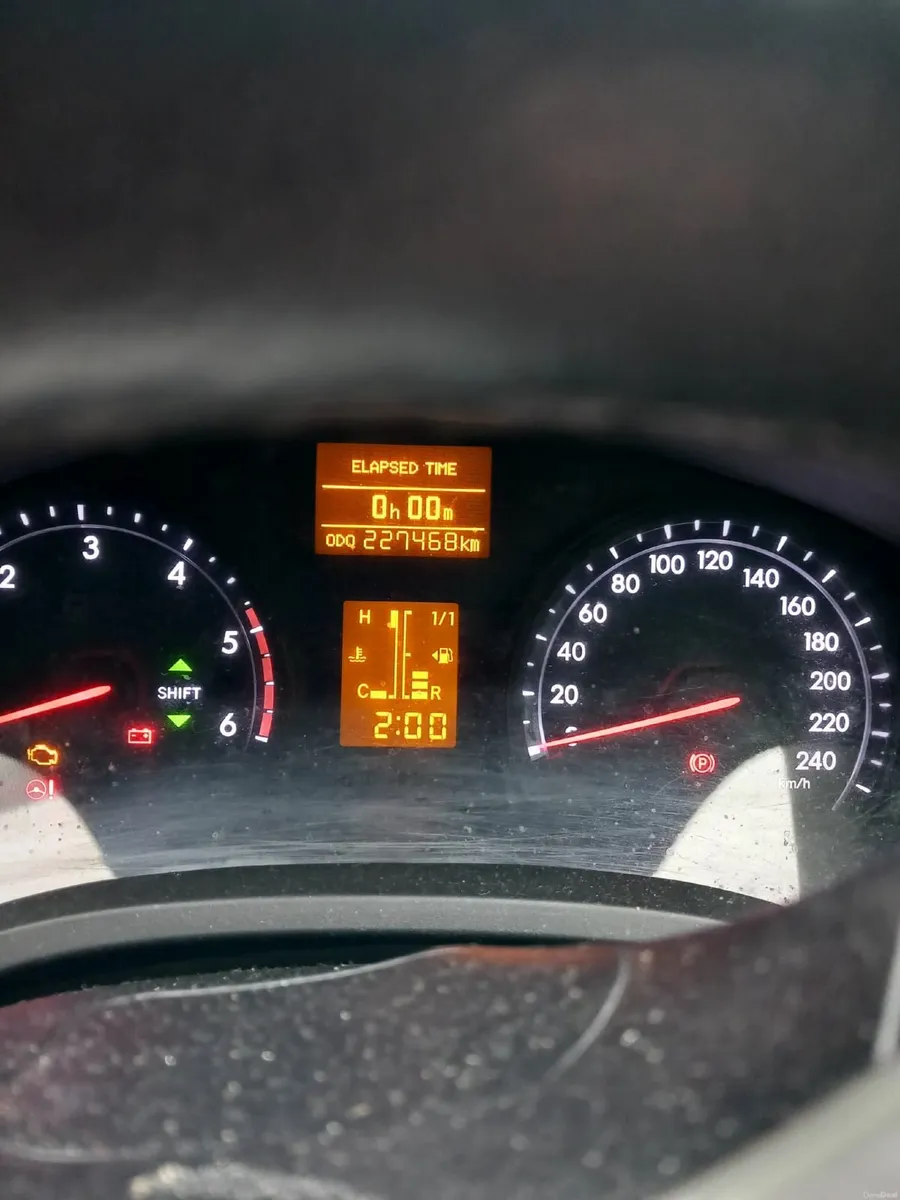 Toyota Avensis 2012 - Image 2