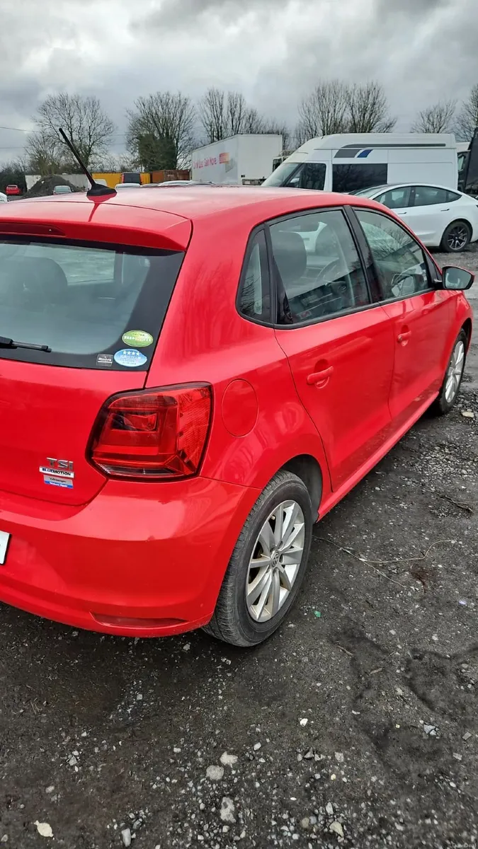 Volkswagen Polo 2015. very low 43628 km - Image 4