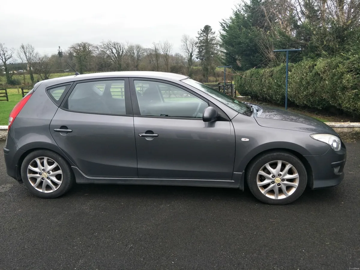 Hyundai i30 2011 - Image 2
