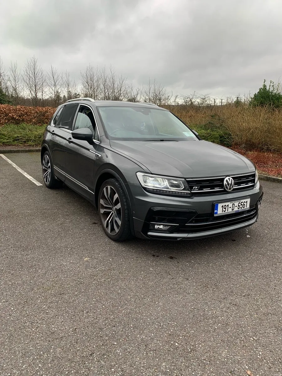 2019 Volkswagen Tiguan R-Line - Image 2