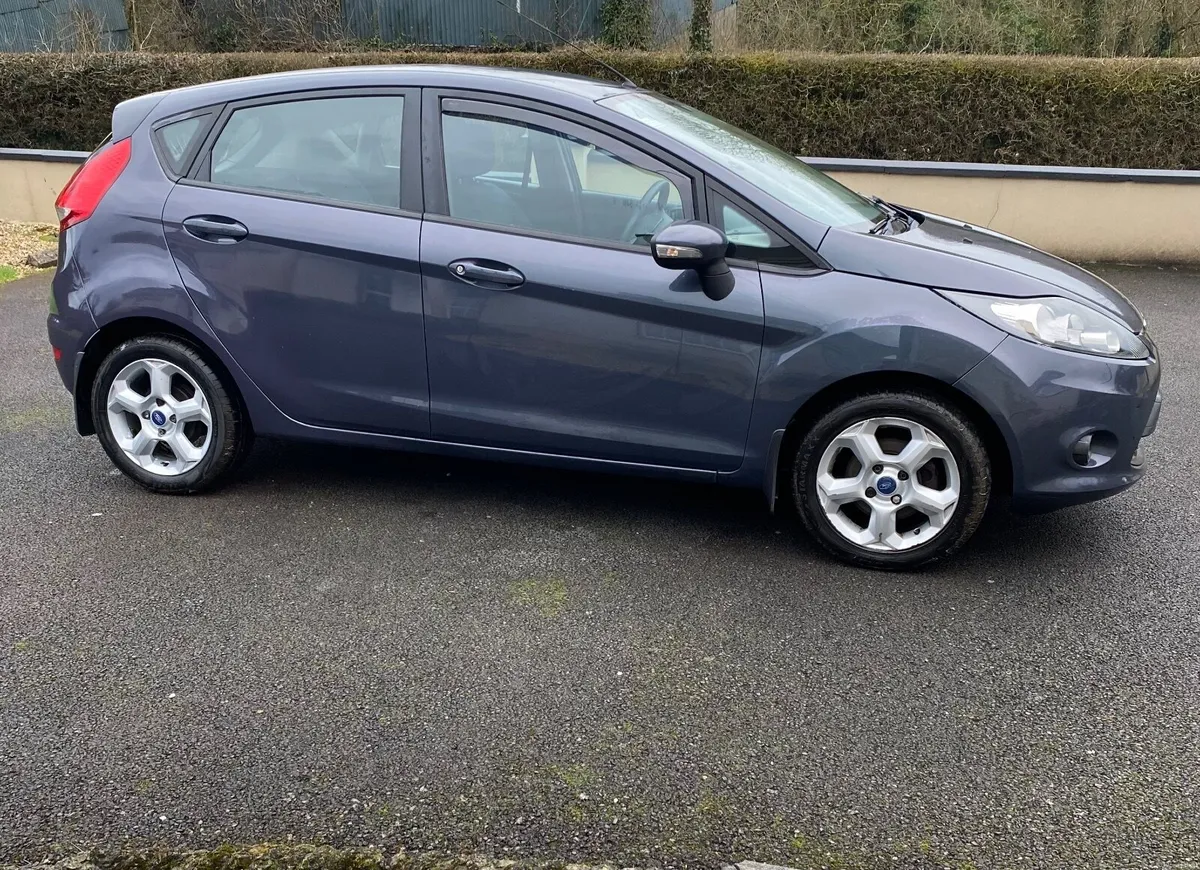 Ford Fiesta 2011 - Image 2