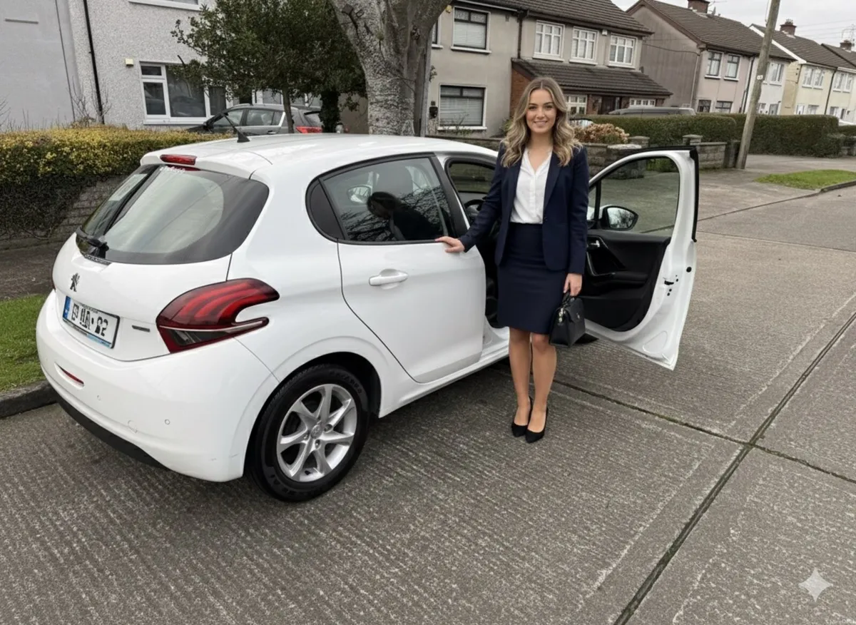 Peugeot 208 petrol  2017; 1.2 L - Image 6