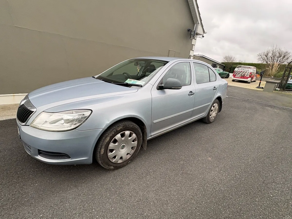 2011 Octavia - Image 2