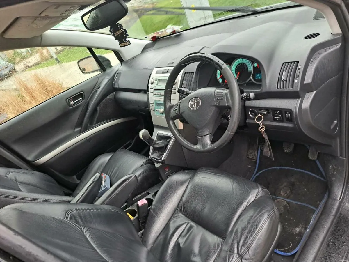 Toyota 7 seats - Image 3