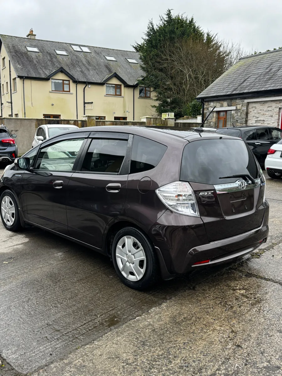 Honda Fit 1.3 Auto 63000kms 2013 - Image 3