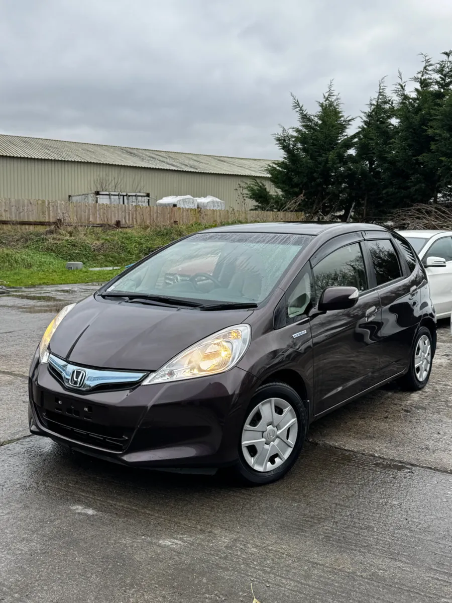 Honda Fit 1.3 Auto 63000kms 2013 - Image 2