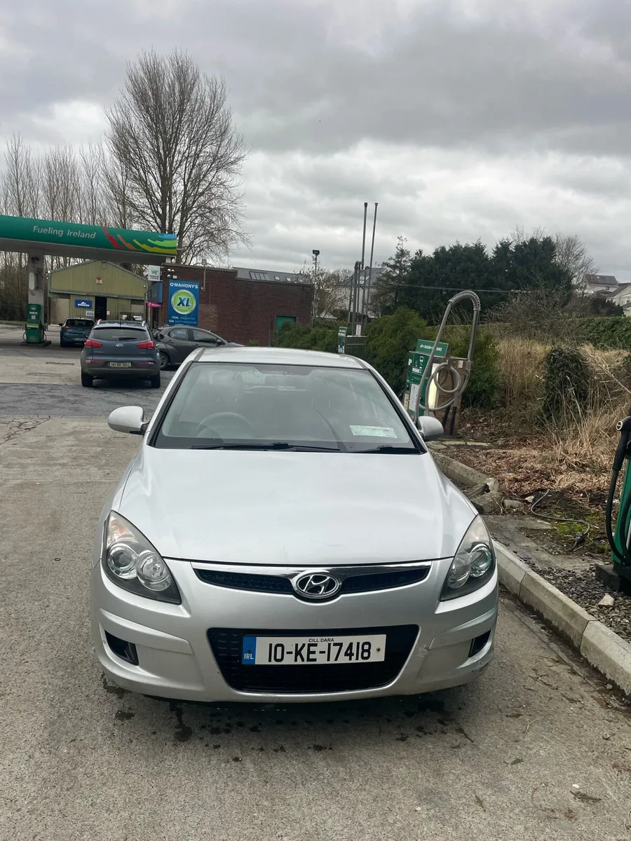 Hyundai i30 Silver 1.6 Diesel - Image 2