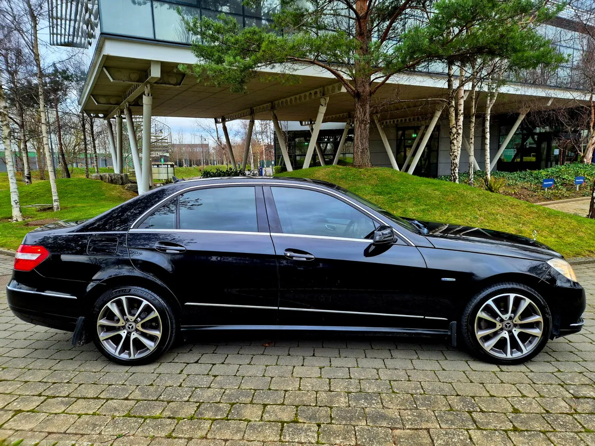 MERCEDES E200 CDI ELEGANCE - Image 2