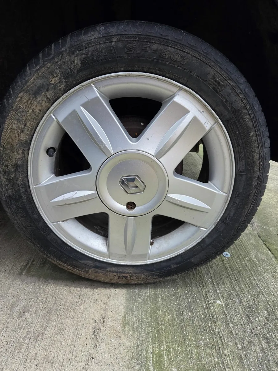 Renault Clio 2004 - Image 1