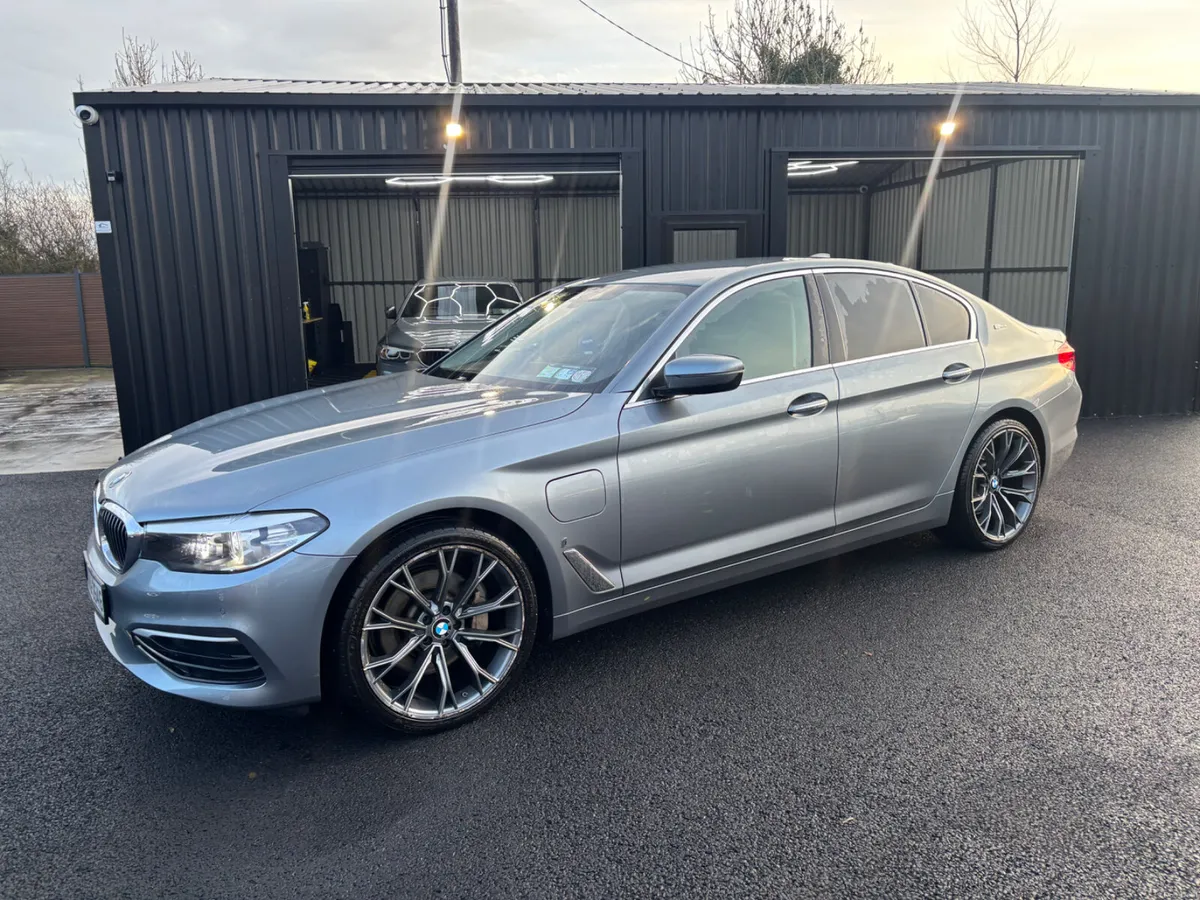 BMW 5-Series 2017 530e - Image 3