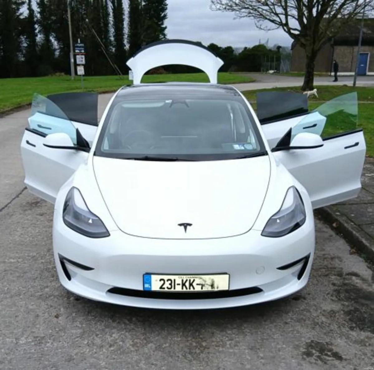 2023 TESLA MODEL 3  PREFORMANCE DUAL MOTOR AWD - Image 4