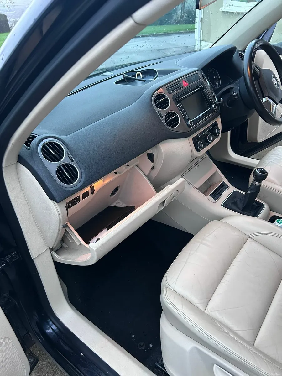 Volkswagen Tiguan 2011 - Image 3