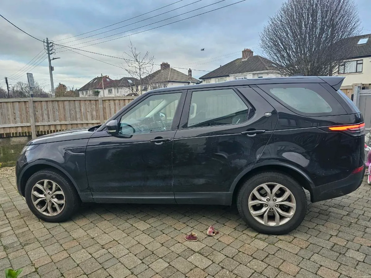 2017 Landrover Discovery, 5 Seater - Image 2