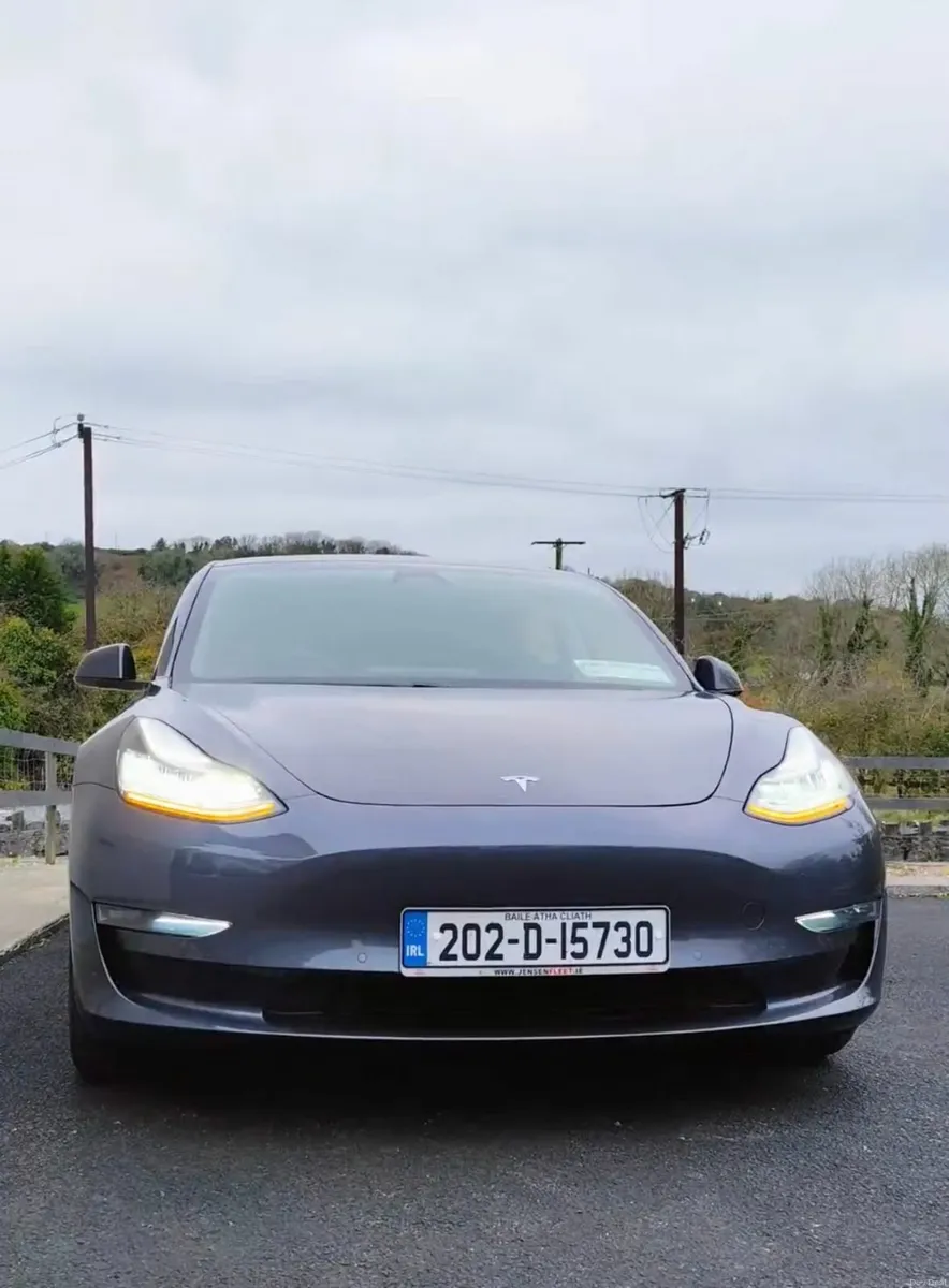 Tesla Model 3 Long Range AWD - Image 2