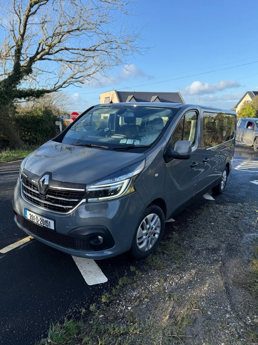 Renault Traffic 9 seater Sport 2.0dci - Image 1
