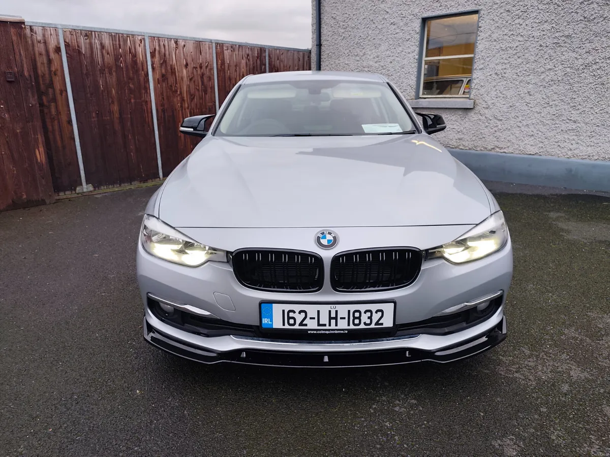 BMW 320d luxury M performance auto tiny km - Image 2