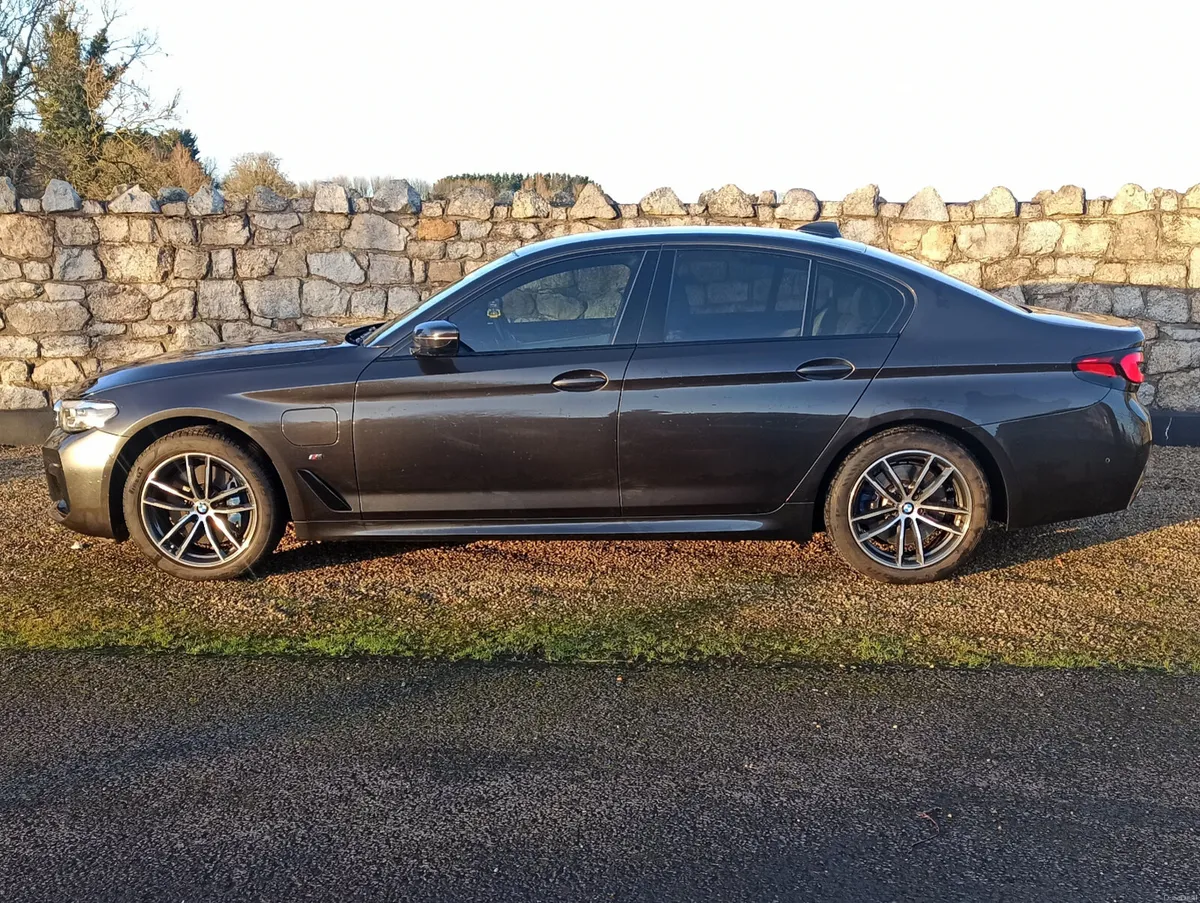 211 BMW 530e M-Sport G30 LCI Sophisto Grey - Image 4