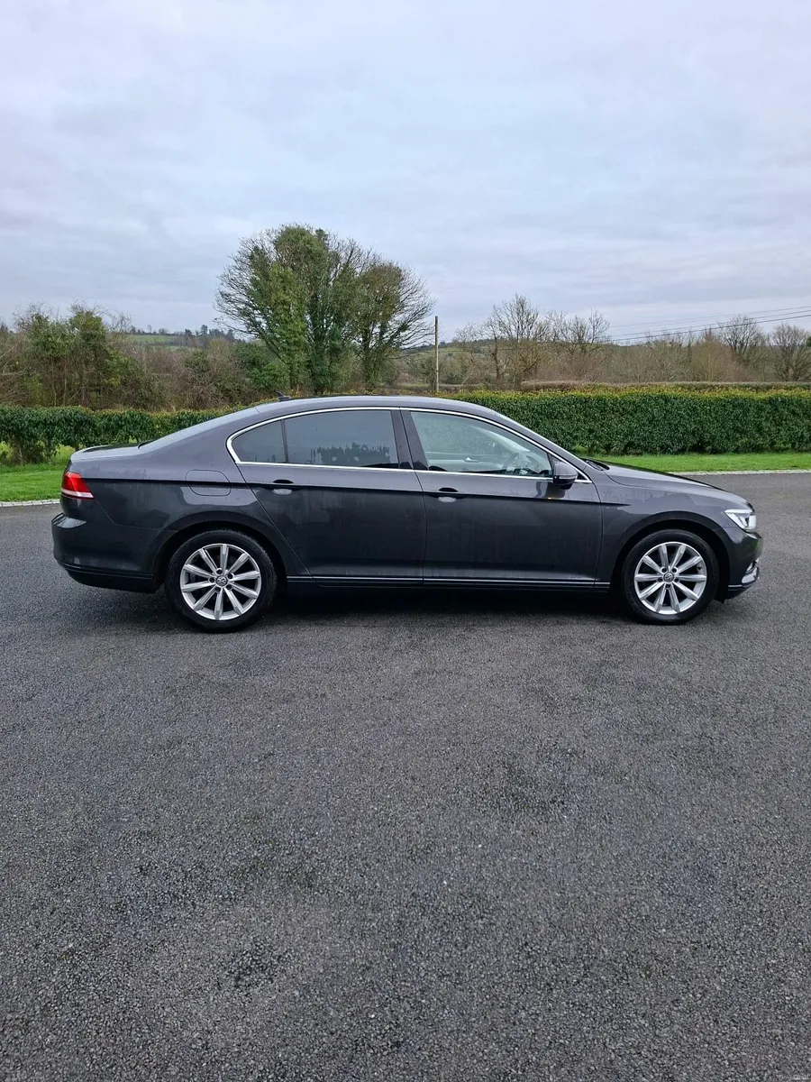 Volkswagen Passat 2019 - Image 2