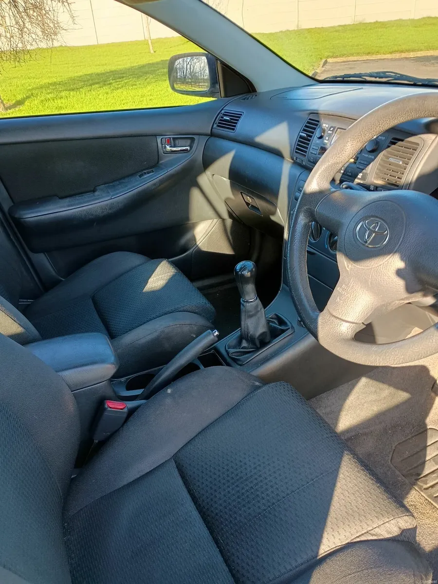Toyota Corolla 2005 - Image 2
