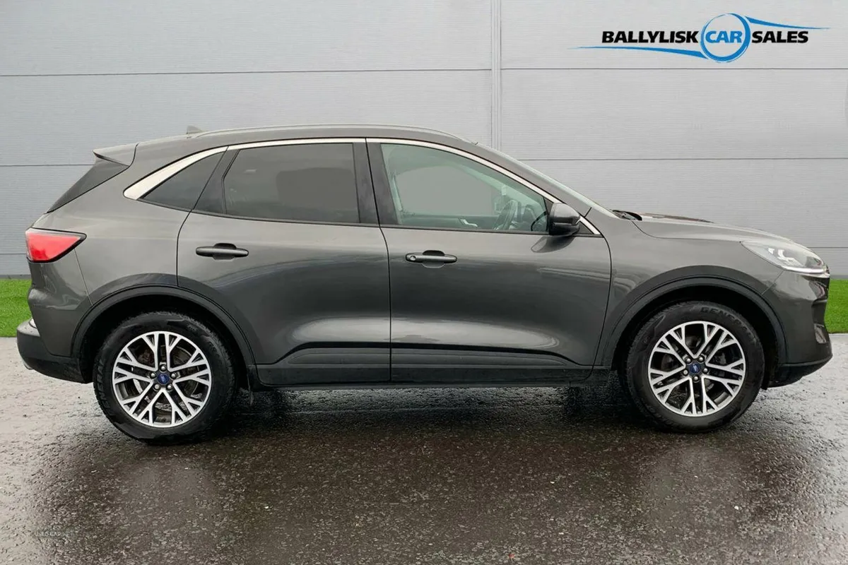 Ford Kuga 1.5 Tdci 120PS Titanium Edition in Magne - Image 3