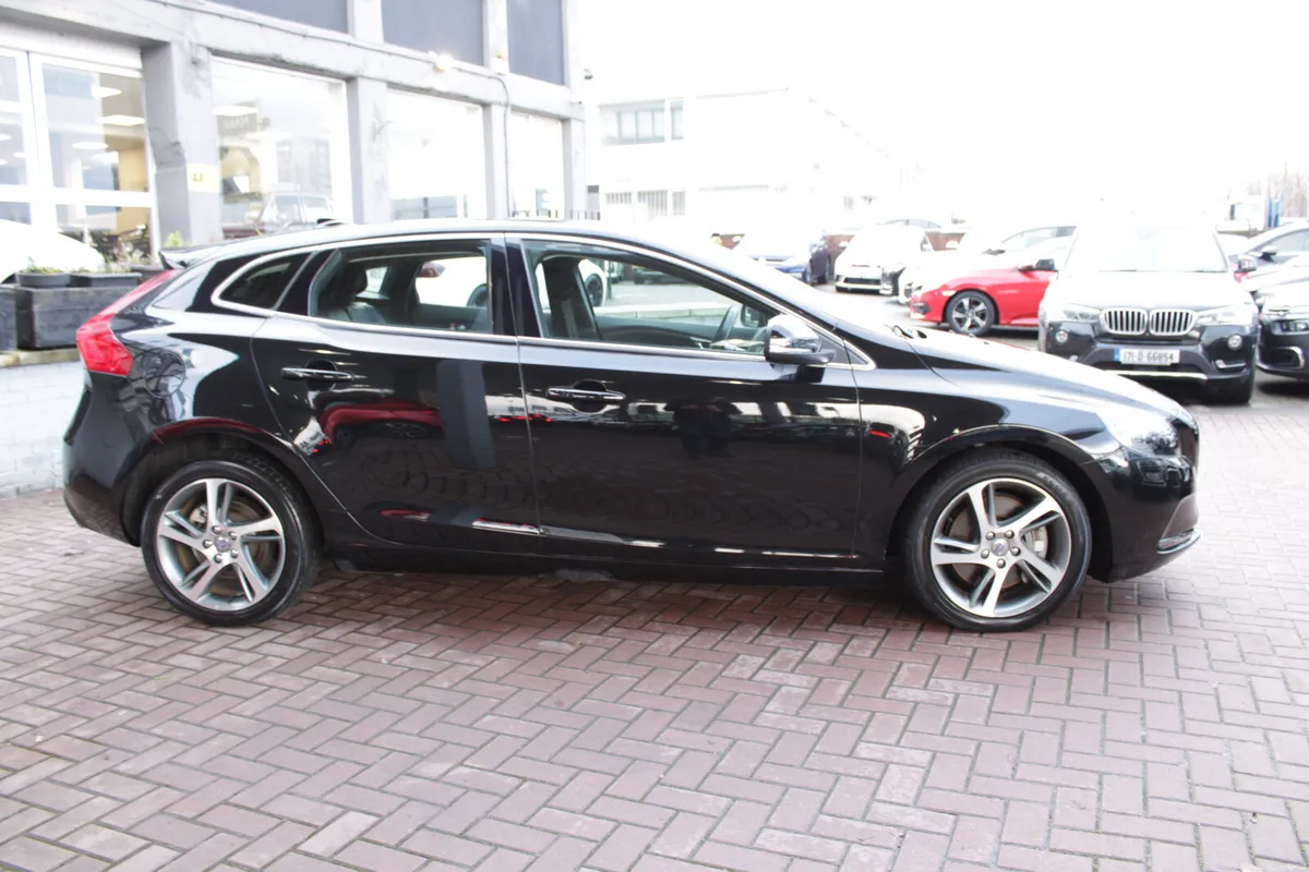 2.0D4 DYNAMIQUE EDITION 5DR HATCHBACK AUTOMATIC // - Image 3