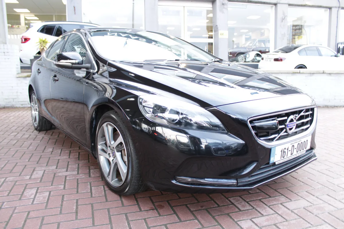 2.0D4 DYNAMIQUE EDITION 5DR HATCHBACK AUTOMATIC // - Image 2