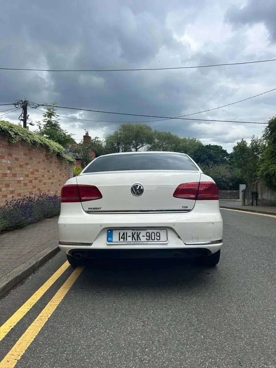 Volkswagen Passat 2014 - Image 2
