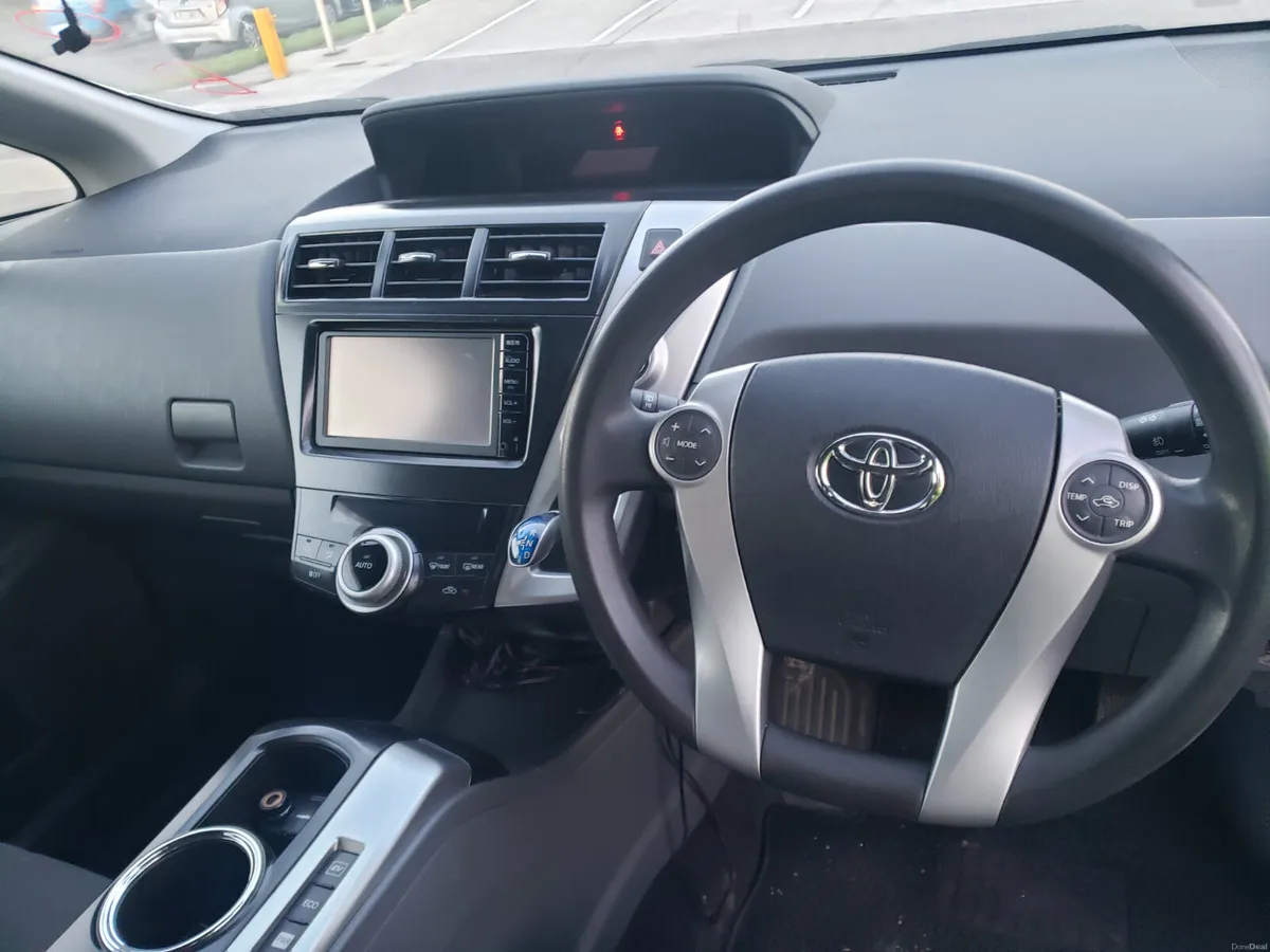 Toyota 7seater Prius 2014 - Image 4