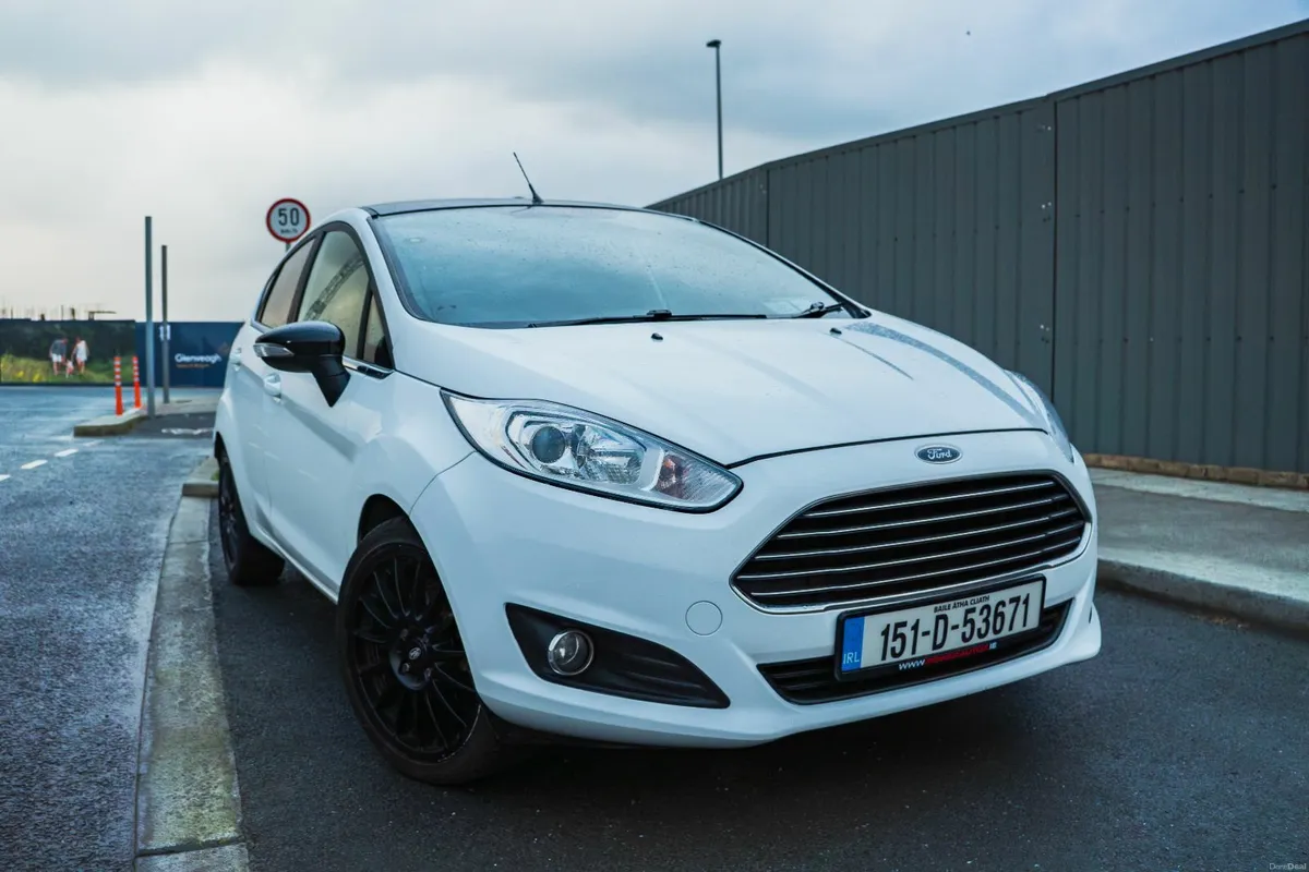 Ford Fiesta 2015 - Image 2