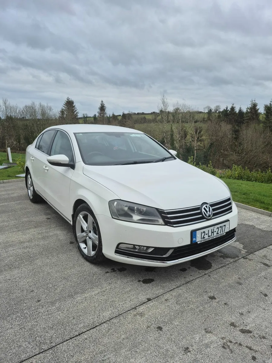 Volkswagen Passat 2012 - Image 2