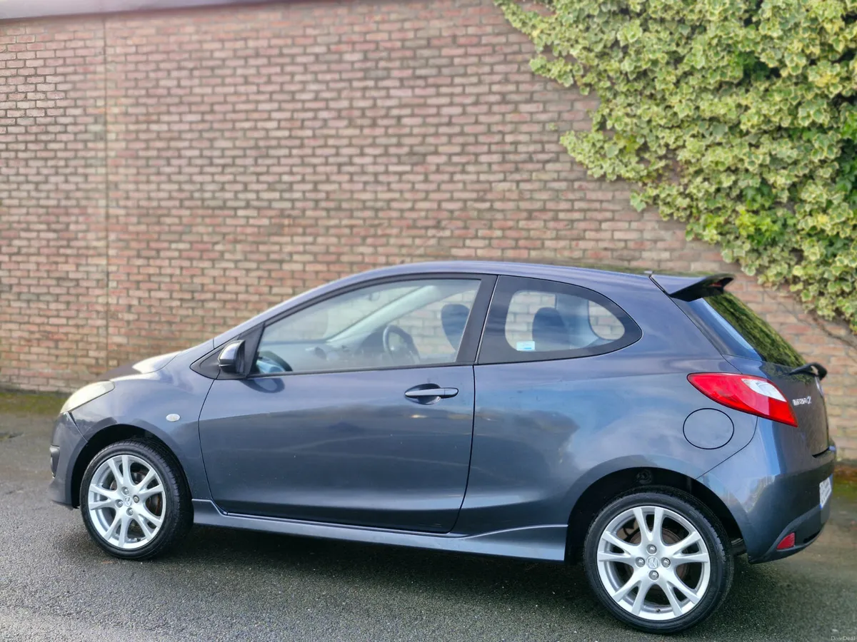 Mazda Mazda 2 - Image 2