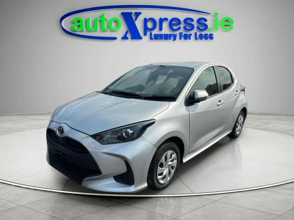 Toyota Yaris 1.5 HYBRID X Automatic, Reversing cam - Image 3