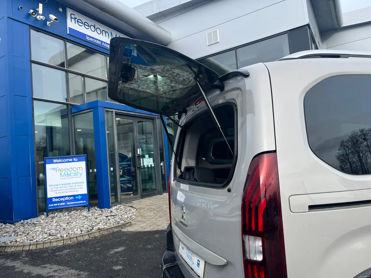 Peugeot Rifter 2022 wheelchair Access - Image 5