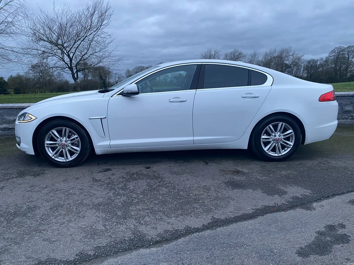 JAGUAR XF 2.2 PORTFOLIO AS NEW 125 k MILES - Image 2