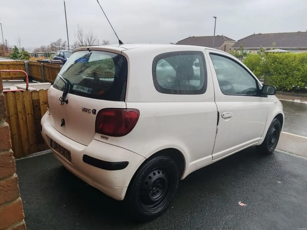 2004 Toyota Yaris - Image 2