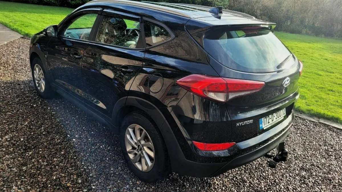 Hyundai Tucson 2017 v. low mileage, full S. H. - Image 2