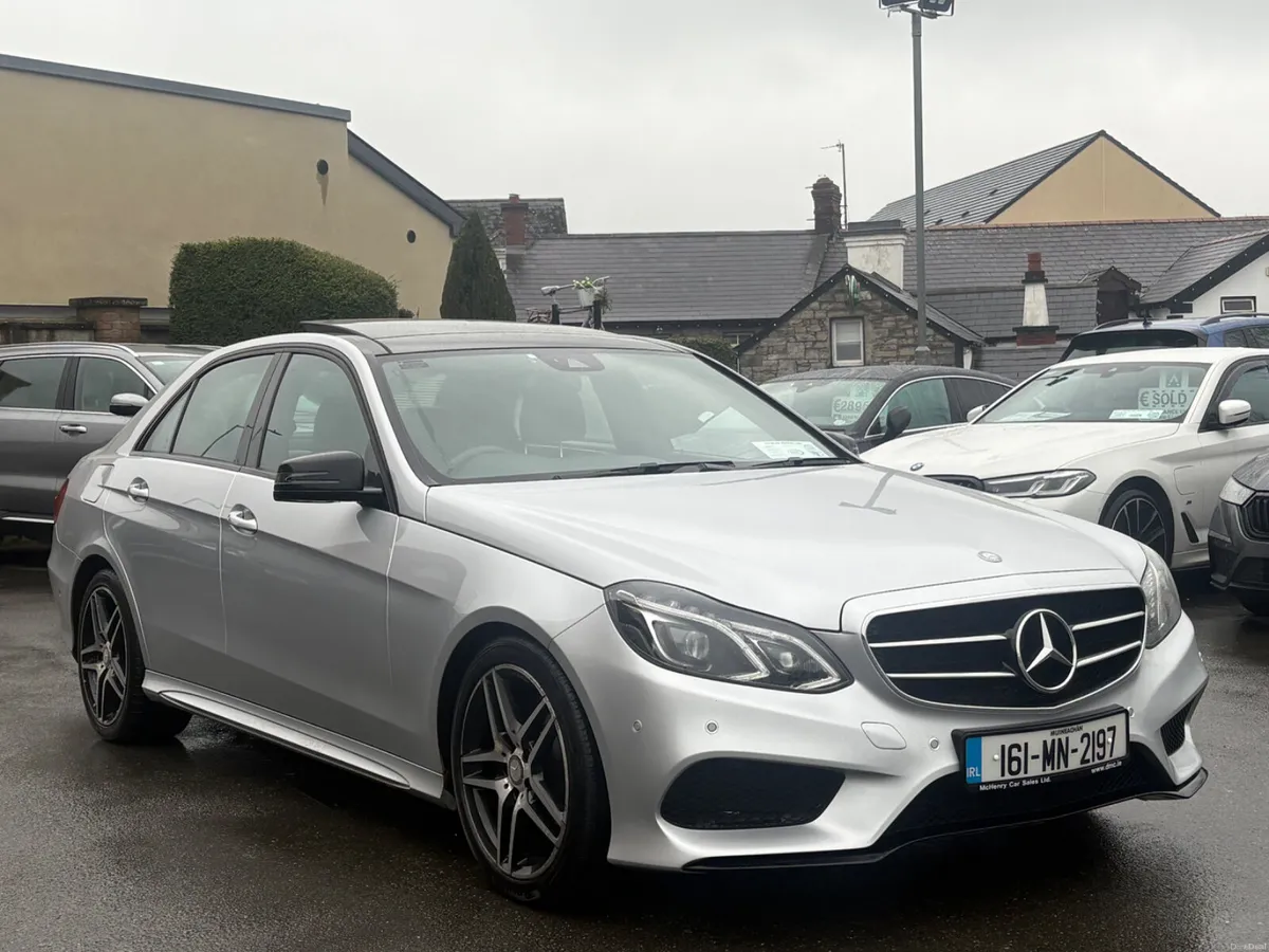 161 Mercedes Benz E220 AMG Premium *Night Edition* - Image 3