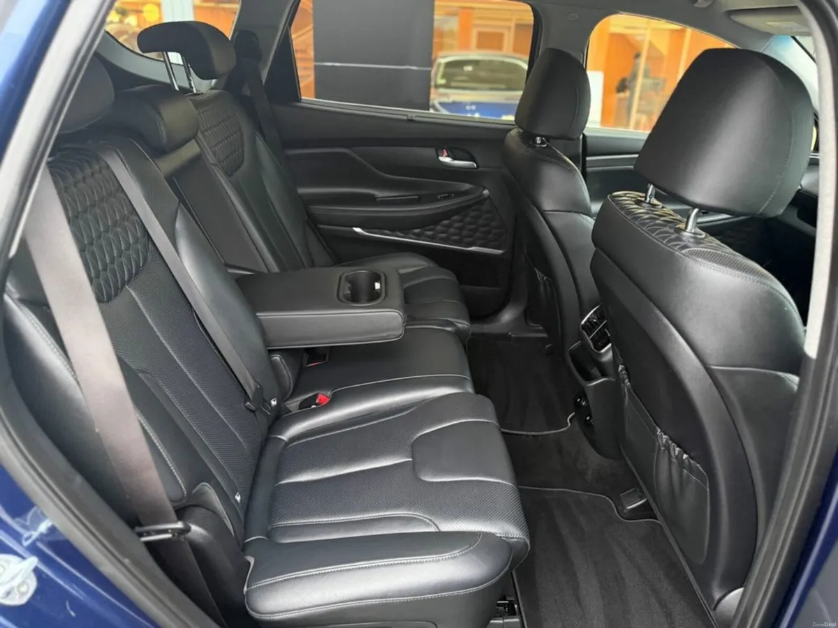 Hyundai Santa Fe 4WD Executive Plus 5DR - Image 4