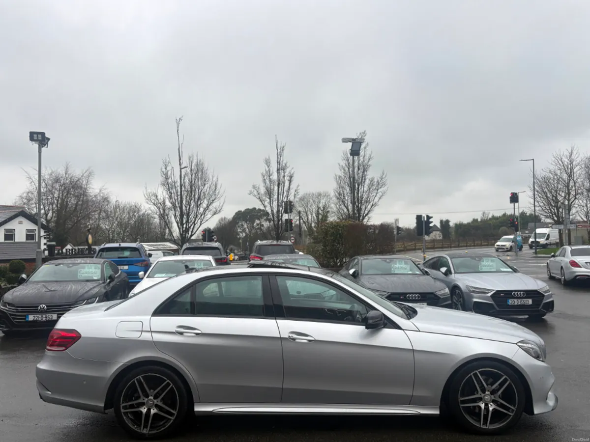 Mercedes-Benz E-Class E220 AMG Night Edition Premi - Image 4