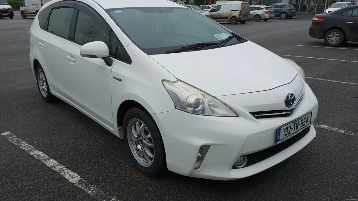 TOYOTA PRIUS 2013 / 1.8 PETROL HYBRID / AUTOMATIC - Image 3