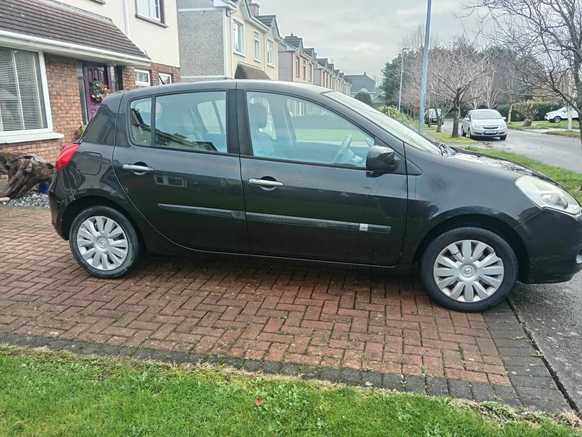Renault Clio 2010 - Image 2