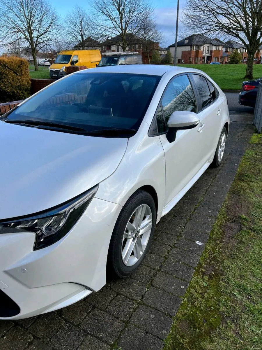 Toyota Corolla Saloon Hybrid Automatic - Image 2