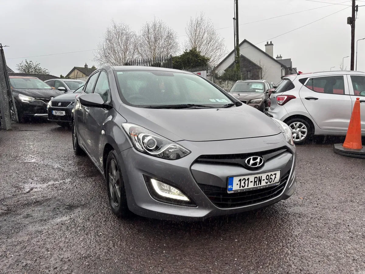 Hyundai i30 2013  DIESEL  HATCHBACK - Image 1