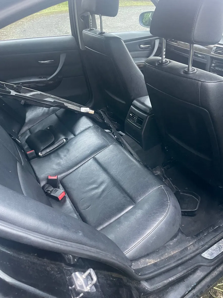 BMW 3-Series 2011 - Image 3