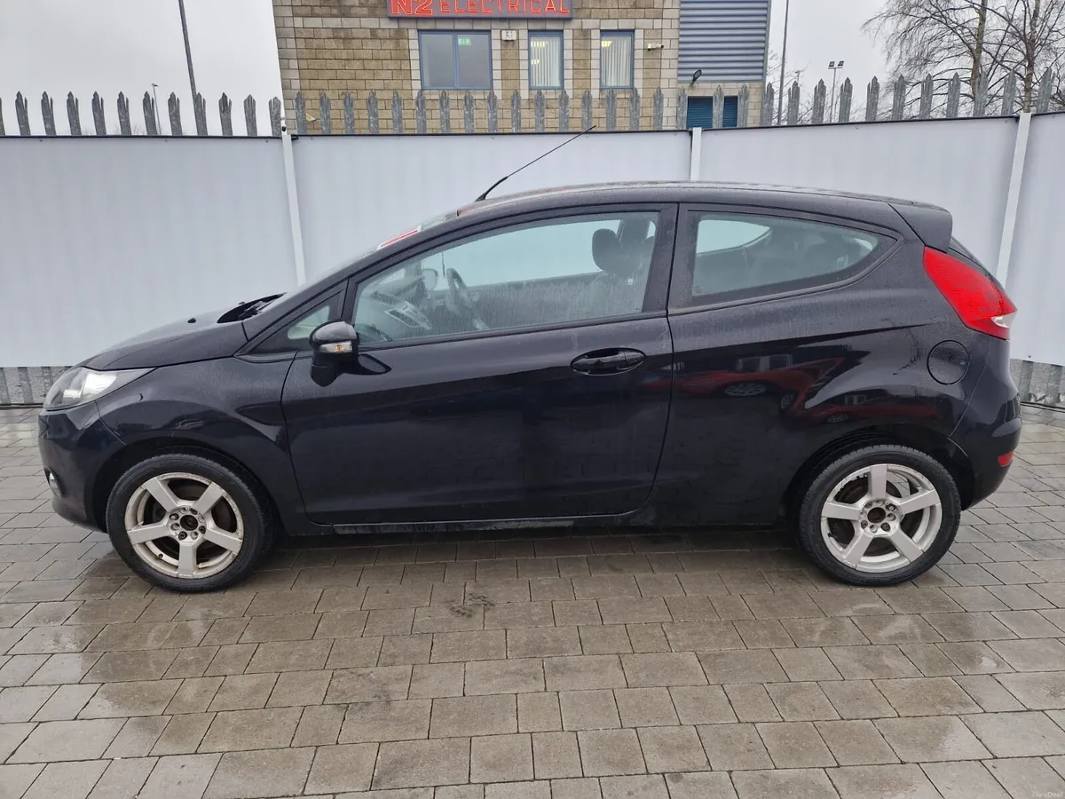 Ford Fiesta 2011 ****READ ADD **** - Image 4