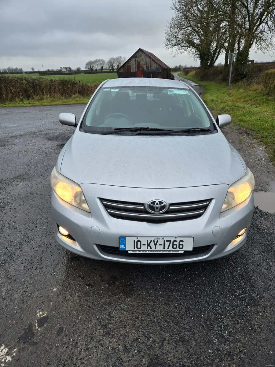 Toyota Corolla 2010 - Image 2