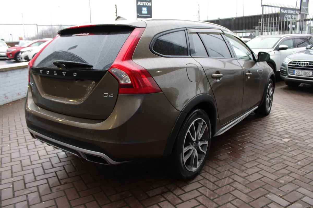 2.0D CROSSCOUNTRY EDITION ESTATE AUTOMATIC // 1 OW - Image 4