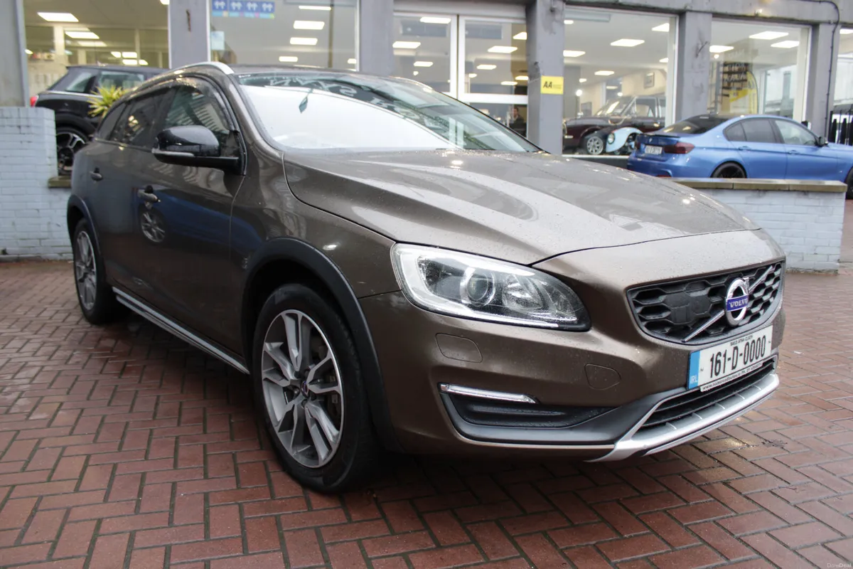 2.0D CROSSCOUNTRY EDITION ESTATE AUTOMATIC // 1 OW - Image 2