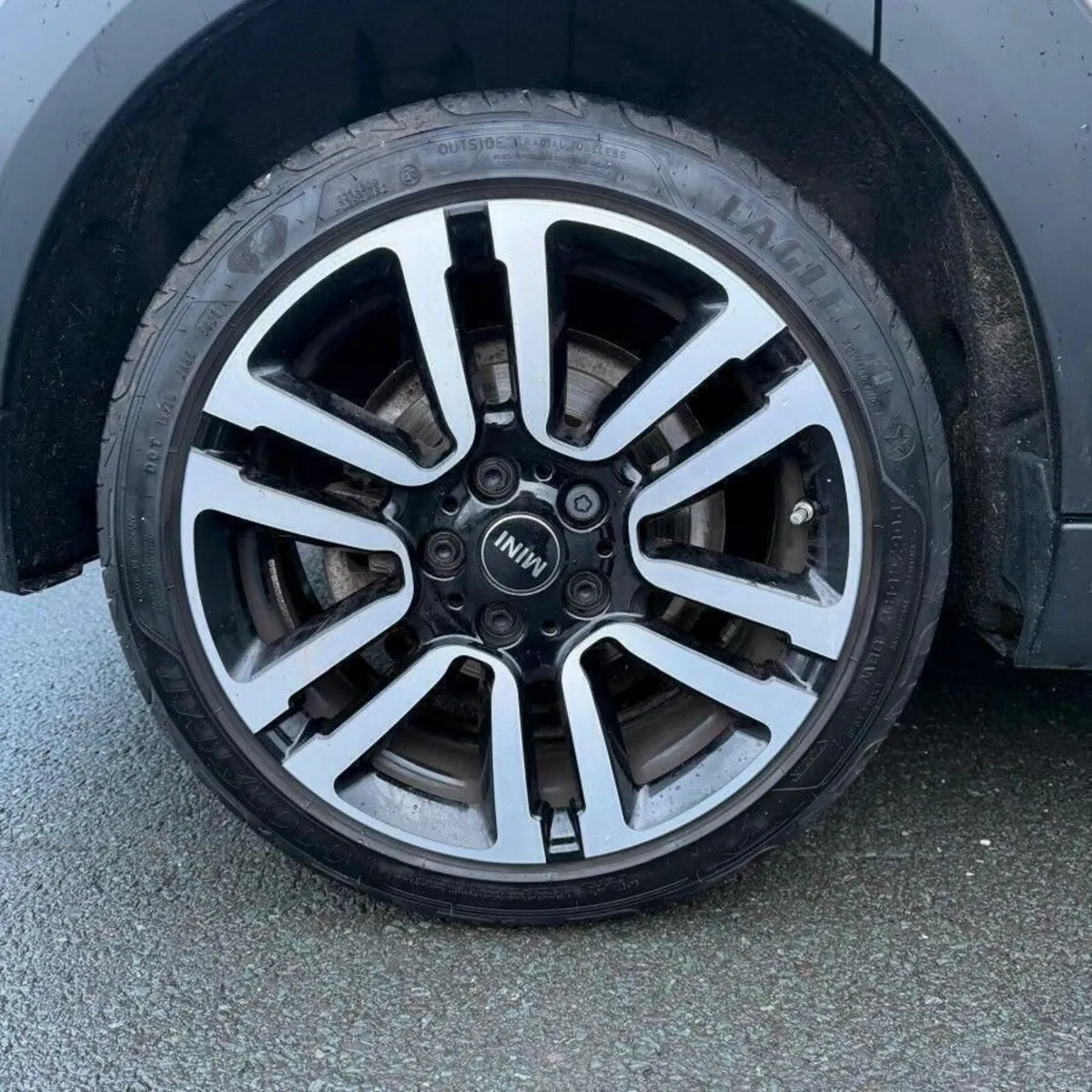 Mini Cooper 5-Door Cooper Exclusive - Image 3