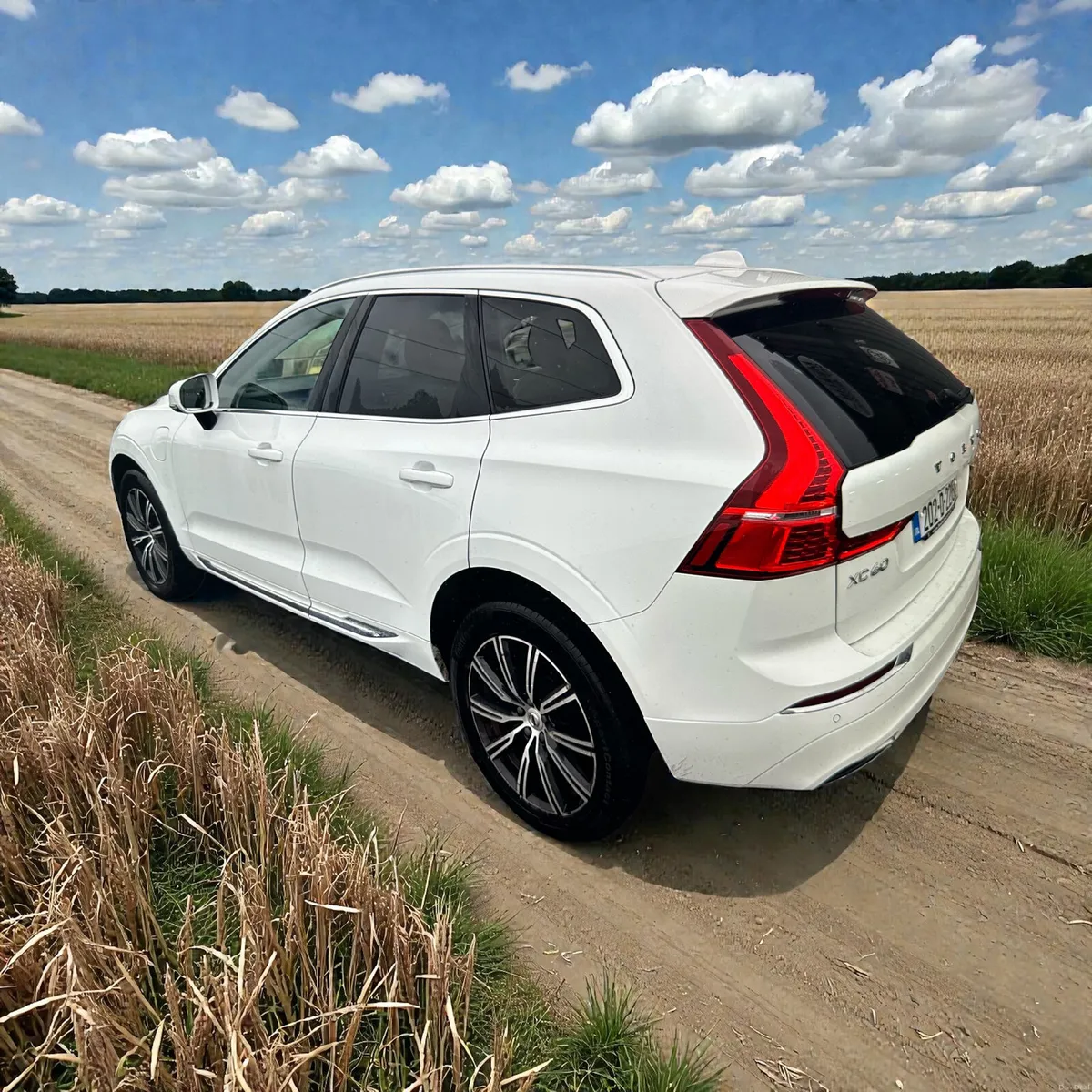 Volvo XC60 T8 (390hp) PHEV Inscription Auto AWD - Image 4